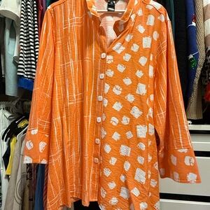 Ali Miles Orange and White Patterned Blouse